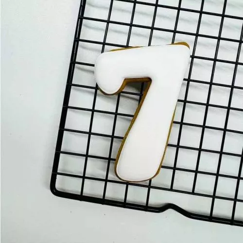 Пряник имбирный "7" белый, 8см Пряник имбирный "7" белый, 8см