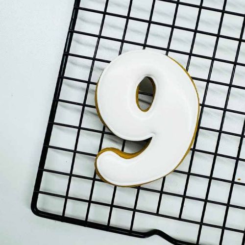 Пряник имбирный "9" белый, 8см